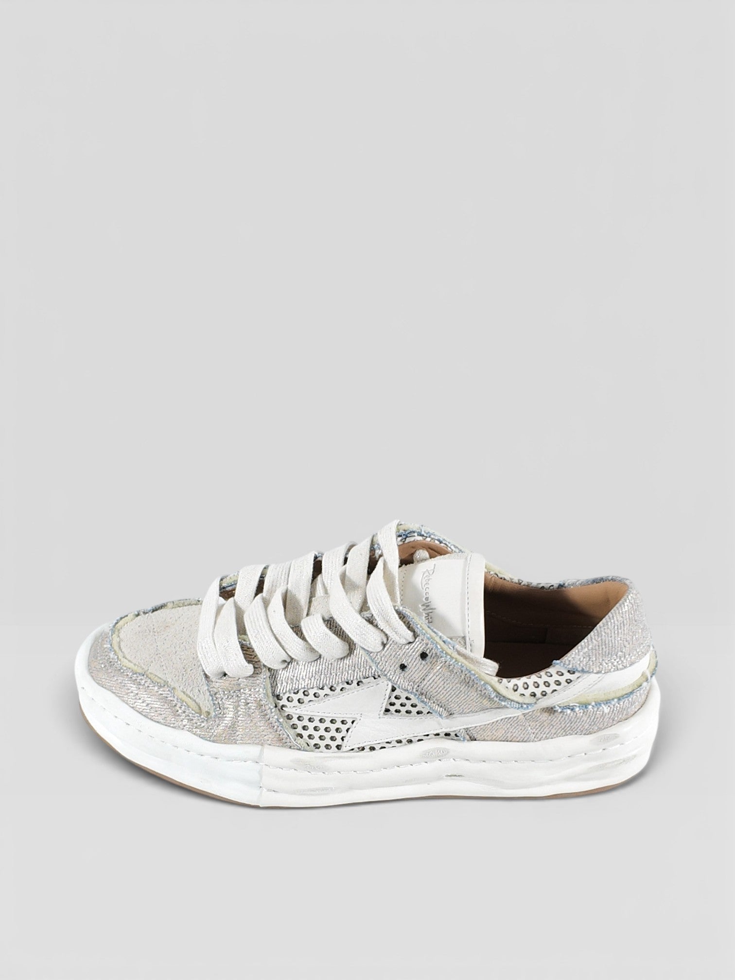 BubiniSegreti Damen-Sneaker in Beige und Metallic mit Used-Look, Leder-Textil-Mix und breiten Schnürsenkeln.