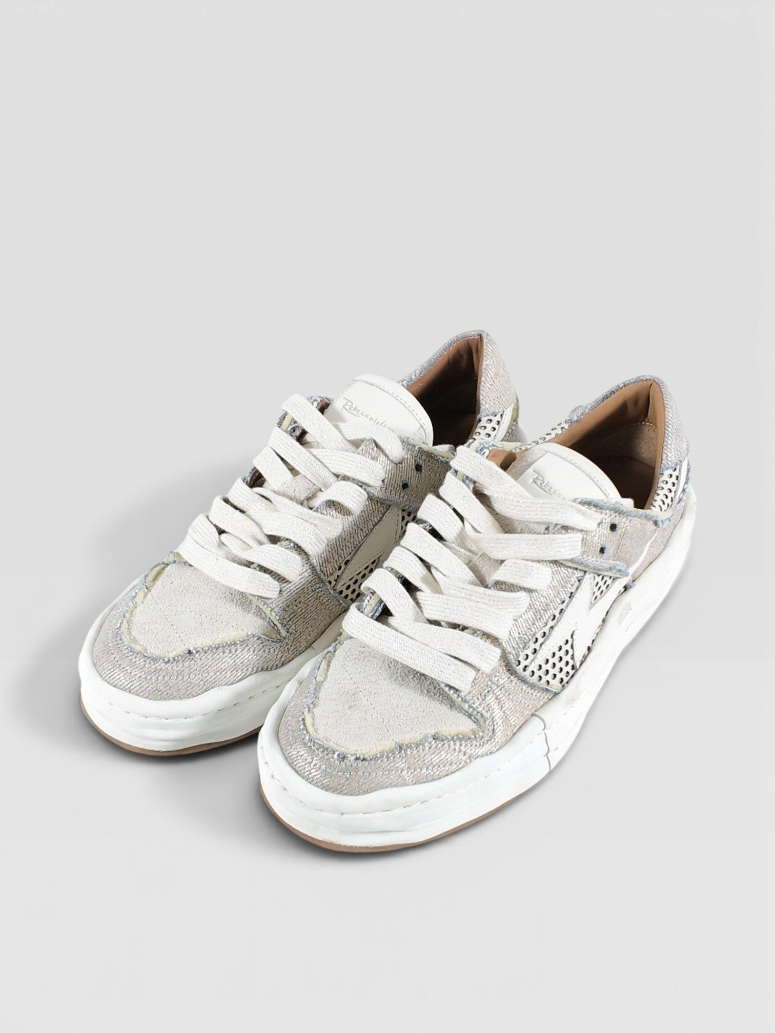 BubiniSegreti Damen-Sneaker in Beige und Metallic mit Used-Look, Leder-Textil-Mix und breiten Schnürsenkeln.