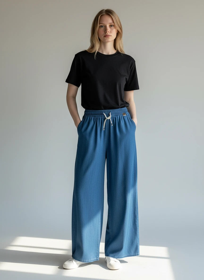 BubiniSegreti blaue Jeans-Culottes mit weitem Bein, elastischem Bund und Kordelzug, aus weichem Denim.