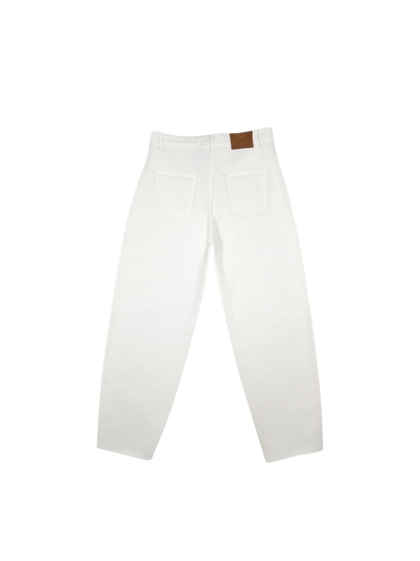 BubiniSegreti cremeweiße Jeans aus Baumwolle mit weitem Schnitt und braunem Lederpatch an der Rückseite