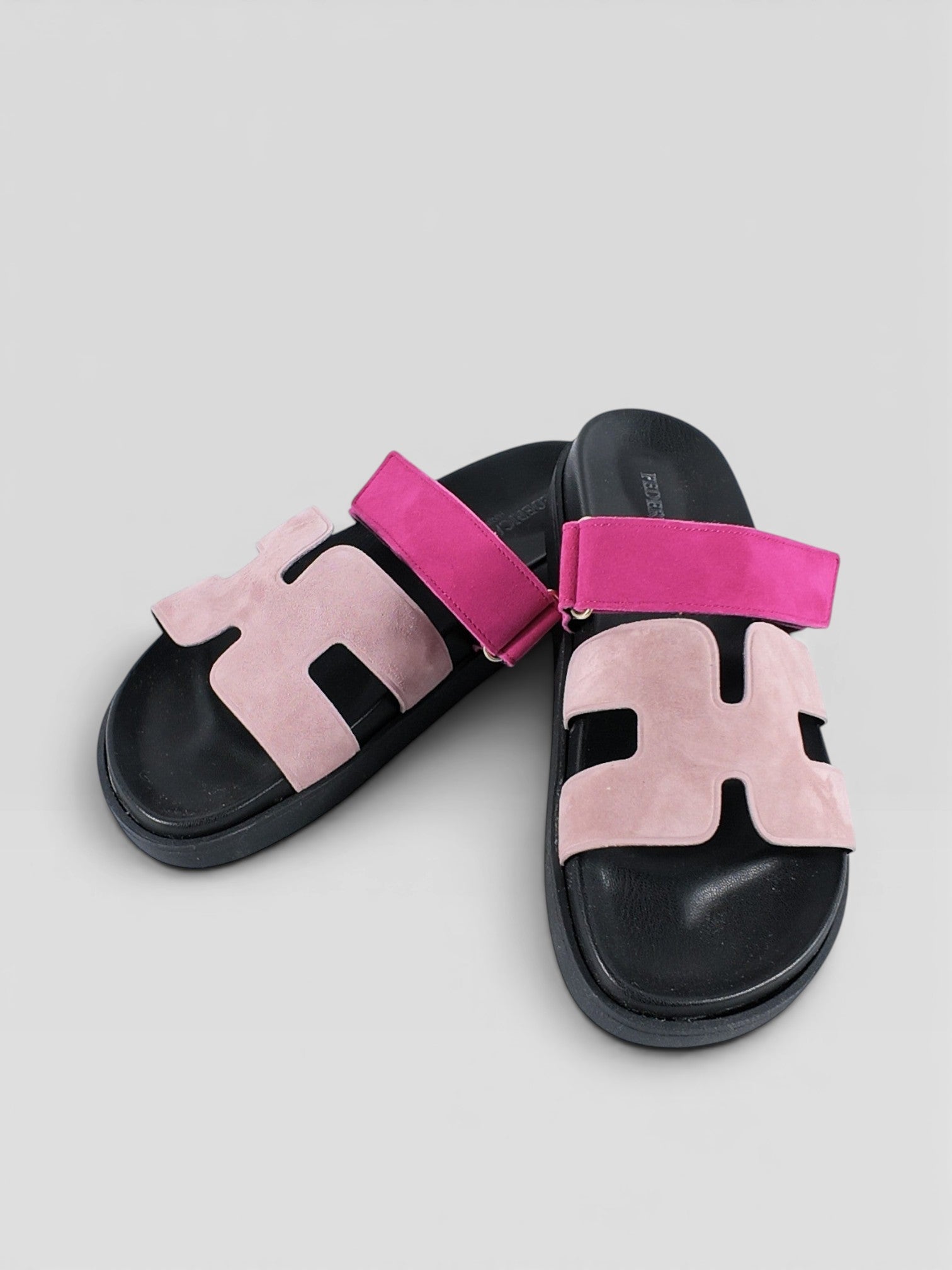 BubiniSegreti Damen-Pantoletten aus Veloursleder in Pastellrosa und Pink mit schwarzer Plateausohle und Klettverschluss