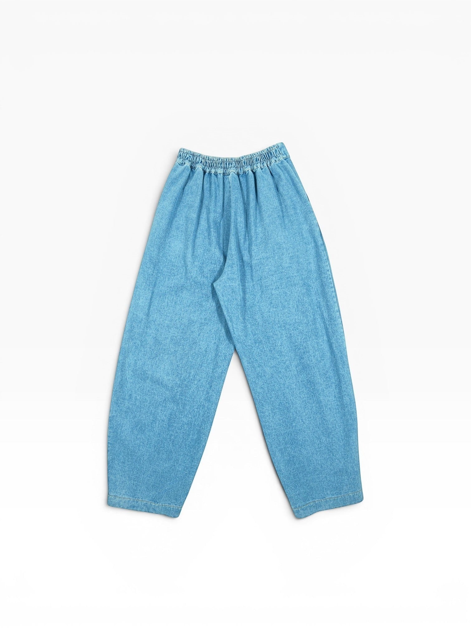 BubiniSegreti hellblaue Jeans-Culotte mit Wickeloptik und weitem Bein, elastischem Bund und dezenter Waschung.