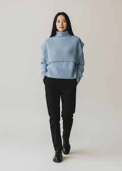 BubiniSegreti Damen-Rollkragenpullover in Hellblau mit geripptem Strickmuster und überlappenden Schulterpartien