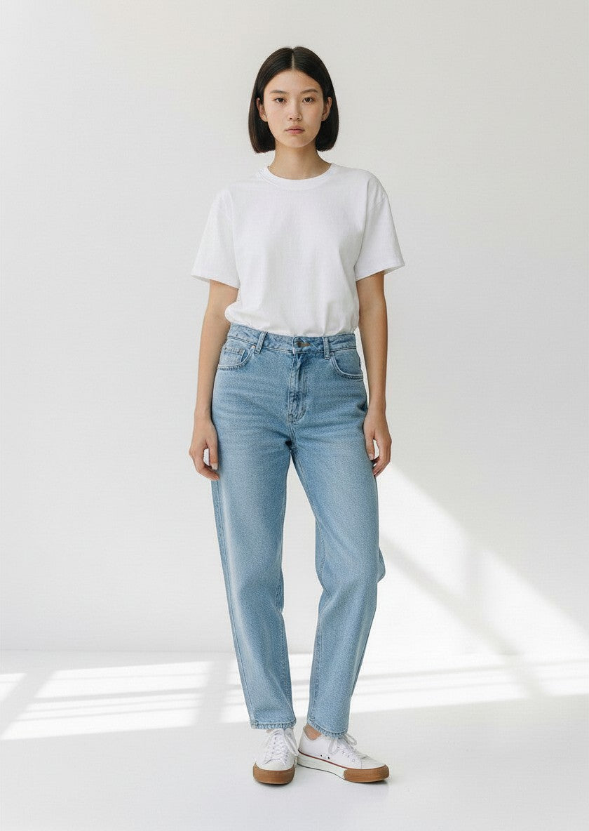 BubiniSegreti Roberta Biagi light blue cotton jeans with a straight leg fit and subtle used look on a model