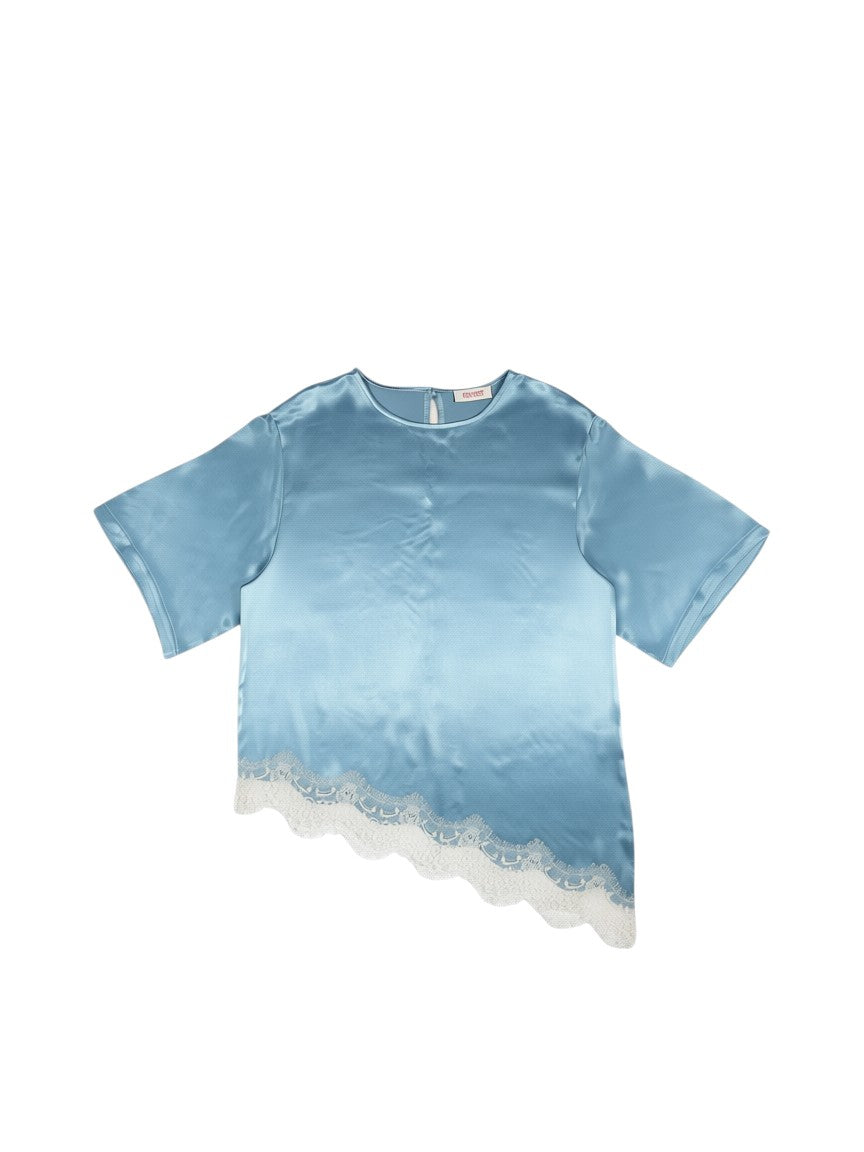 BubiniSegreti Damenbluse aus blauem Satin mit asymmetrischem Saum und cremeweißer Spitzenborte