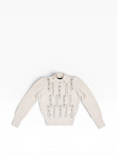 BubiniSegreti Damen-Strickpullover in Creme mit Stehkragen, Kettenapplikationen, Nieten und gepufften Schultern.