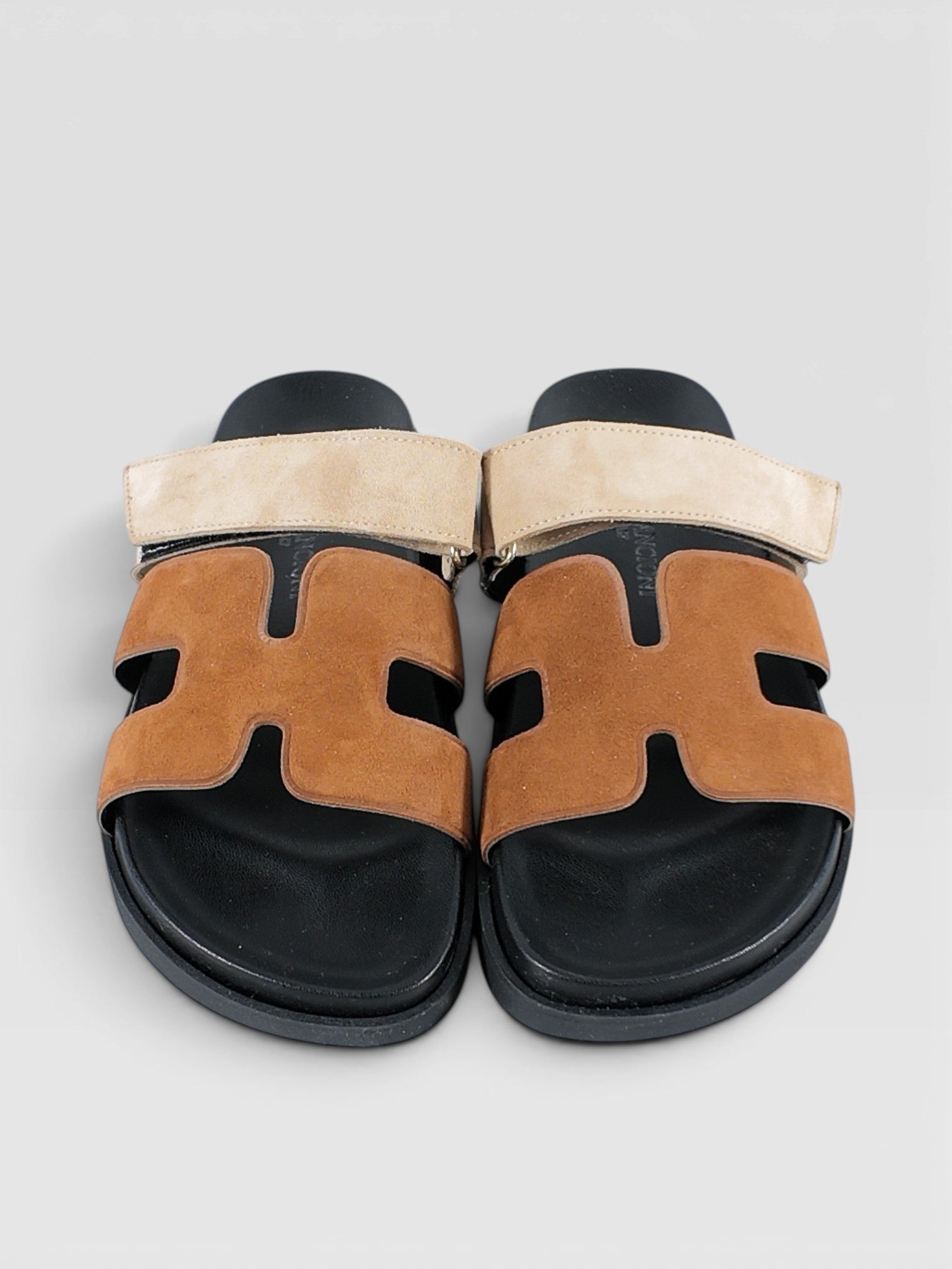 BubiniSegreti Damen Pantoletten aus Veloursleder in Cognac und Beige mit schwarzem ergonomischem Fußbett