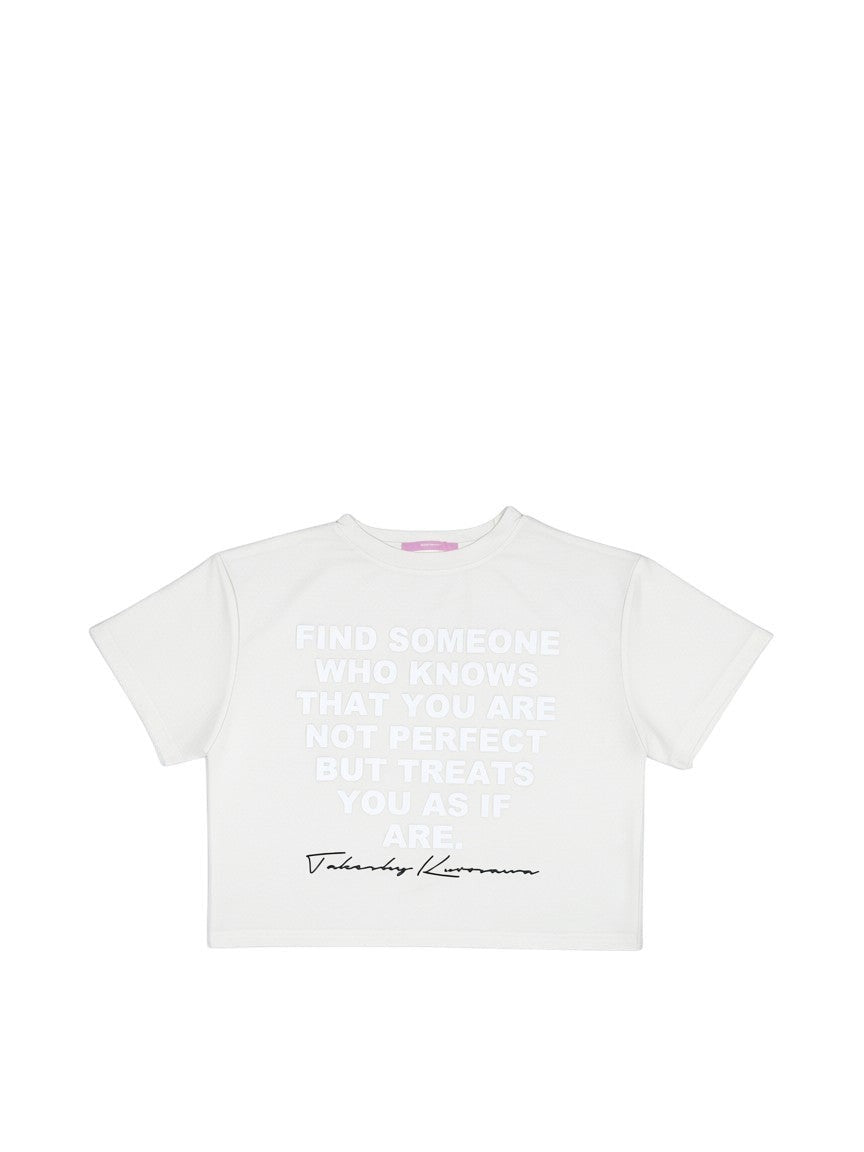 Weißes BubiniSegreti Crop-Top mit inspirierendem Schriftzug und kurzem Schnitt aus weichem Material.