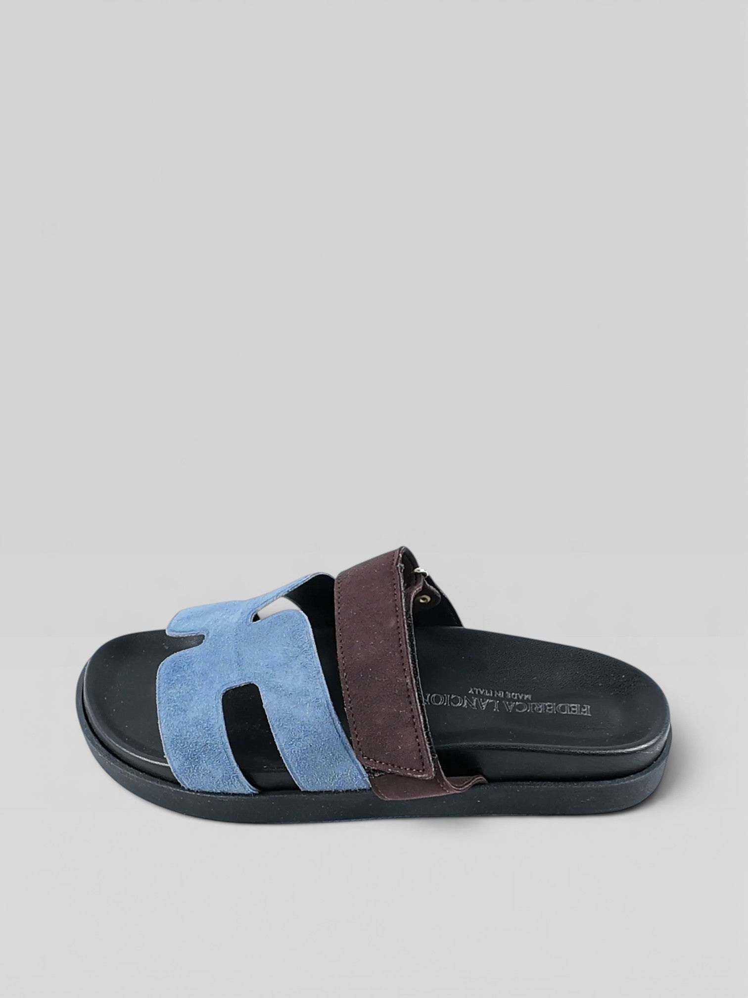 BubiniSegreti Damen Pantoletten aus hellblauem und braunem Wildleder mit schwarzem ergonomischem Fußbett